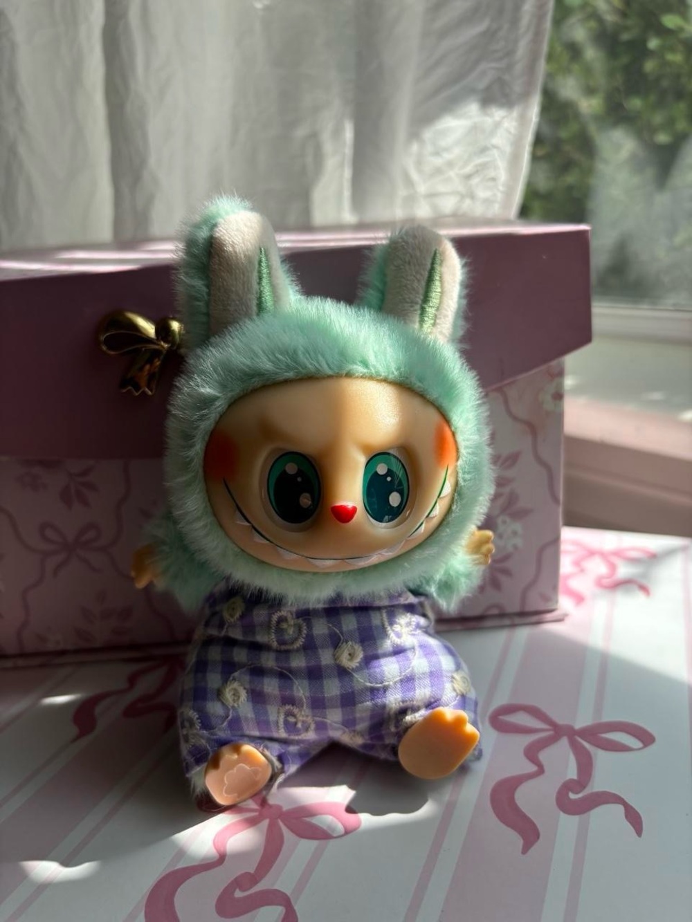 Pop Mart Labubu The Monsters “Have a Seat” comes with outfit, no box.